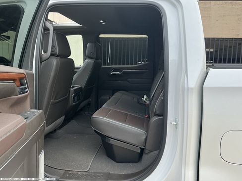 Used 2023 GMC Sierra 1500 Denali w/ Denali Reserve Package AWD/4WD image 9