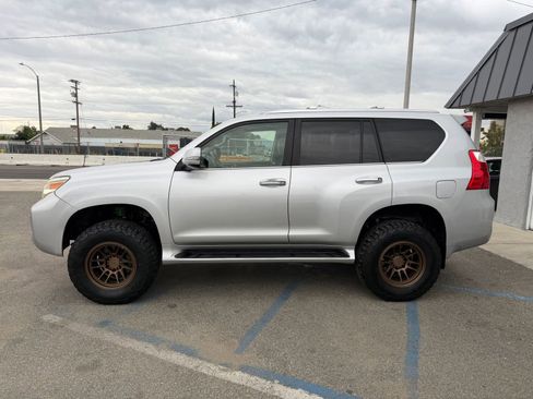 Used 2010 Lexus GX 460 image 4