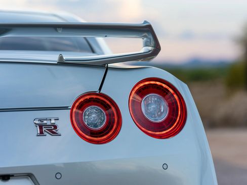 Used 2024 Nissan GT-R Premium w/ Floor Mat Package AWD/4WD image 16