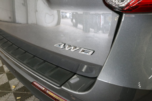 Used 2024 Ford Explorer XLT AWD/4WD image 10