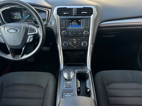 Used 2018 Ford Fusion SE image 13
