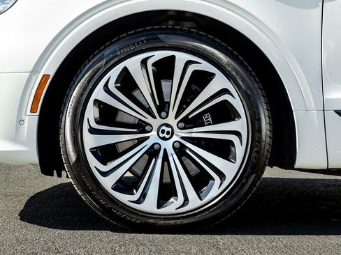 Used 2022 Bentley Bentayga AWD/4WD image 6