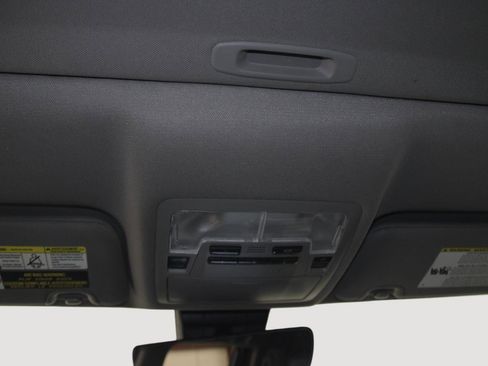 Used 2017 Toyota Highlander XLE image 9