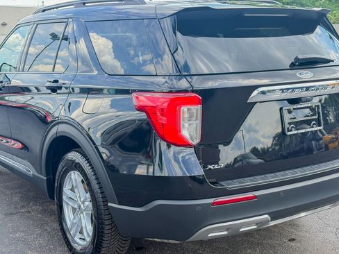 Used 2022 Ford Explorer XLT w/ Equipment Group 202A AWD/4WD image 13