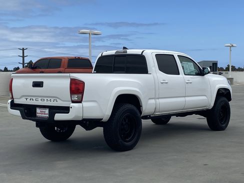 Used 2016 Toyota Tacoma TRD Sport w/ Premium & Technology Package AWD/4WD image 3