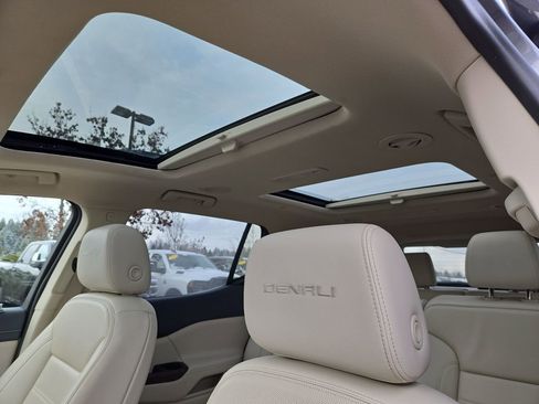 Used 2022 GMC Acadia Denali image 29