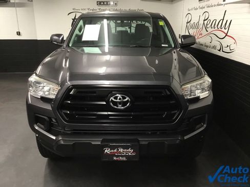 Used 2017 Toyota Tacoma SR image 4