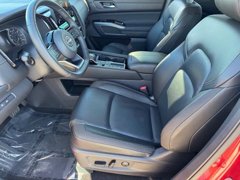 Certified 2025 Nissan Pathfinder SL w/ SL Premium Package image 10