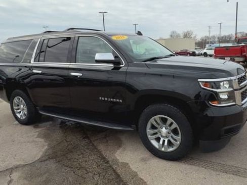 Used 2019 Chevrolet Suburban LT image 2