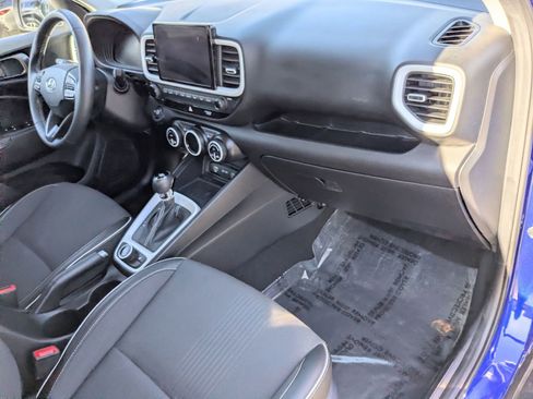 Used 2023 Hyundai Venue Limited image 21