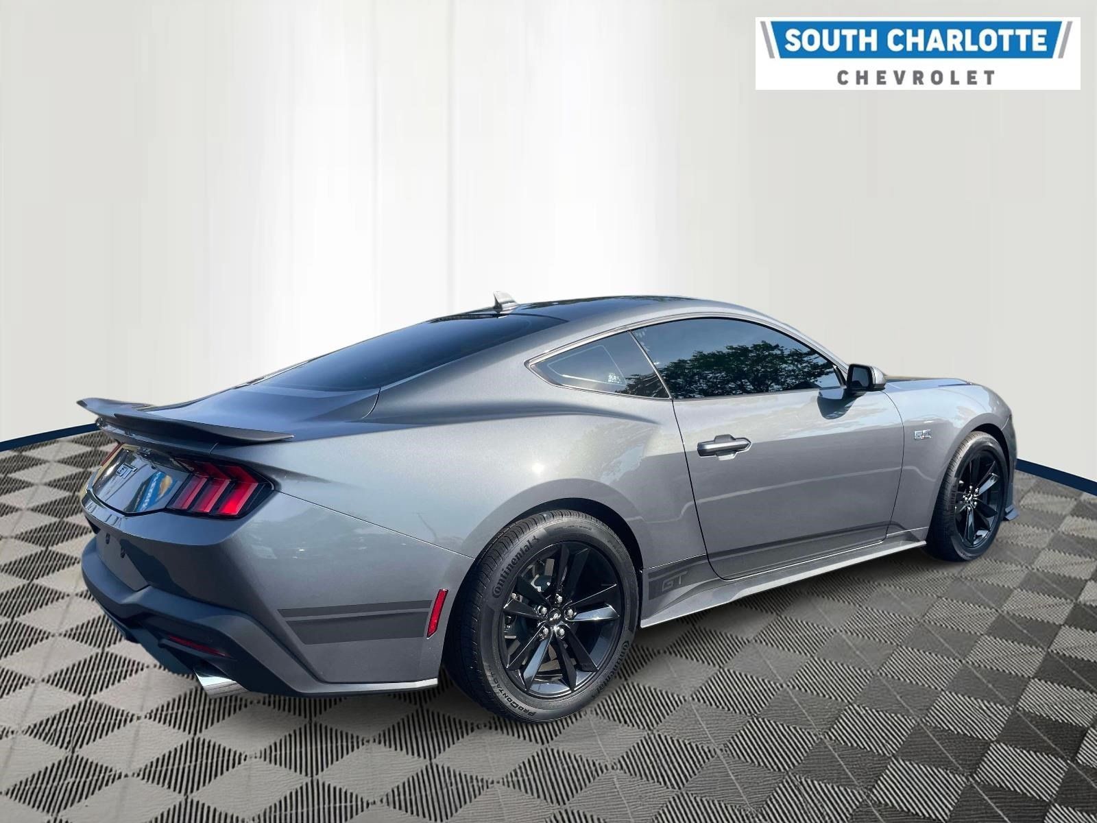 Used 2025 Ford Mustang GT RWD image 4