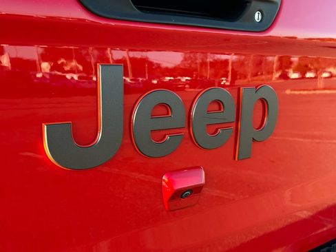 Used 2025 Jeep Gladiator Mojave w/ Convenience Group AWD/4WD image 59