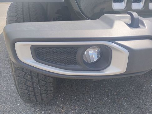 Used 2020 Jeep Wrangler Unlimited Sahara AWD/4WD image 28