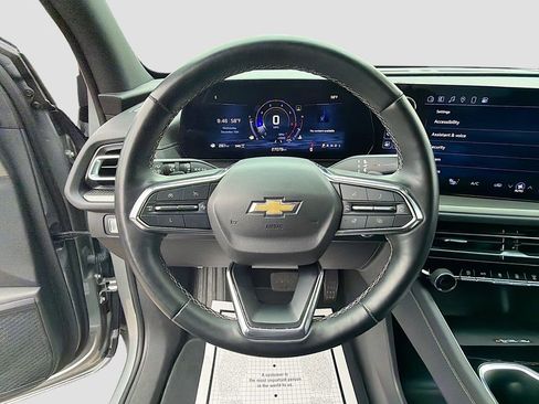 Used 2024 Chevrolet Traverse LT image 39