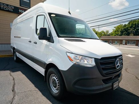 Used 2022 Mercedes-Benz Sprinter 2500 image 3