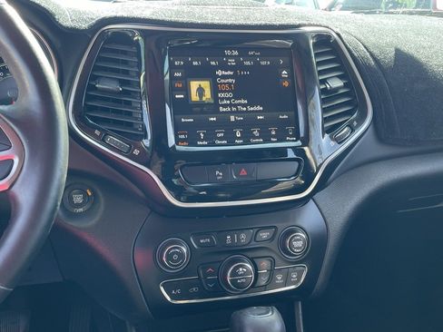 Certified 2019 Jeep Cherokee Overland image 27