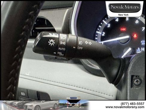 Used 2022 Toyota Highlander XLE AWD/4WD image 18