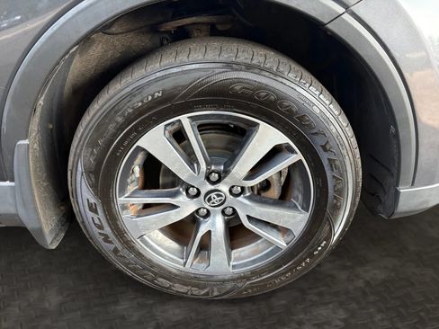 Used 2018 Toyota RAV4 XLE AWD/4WD image 38