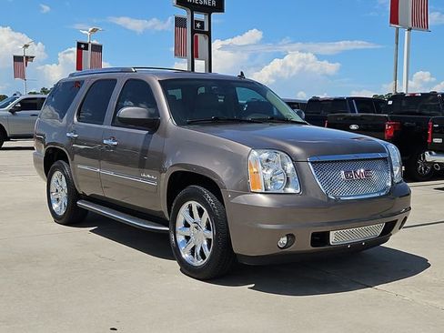 Used 2013 GMC Yukon Denali RWD image 3