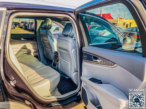 Used 2020 Lincoln Nautilus Reserve image 12