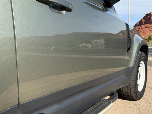 Used 2022 Land Rover Defender 90 image 30