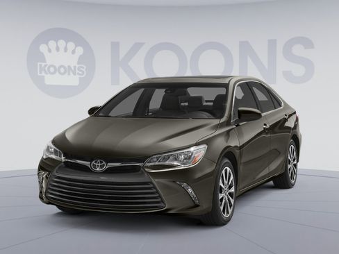 Used 2015 Toyota Camry SE FWD image 1
