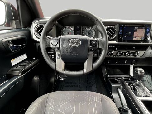 Used 2017 Toyota Tacoma TRD Off-Road w/ Tow Package (A/T) AWD/4WD image 11
