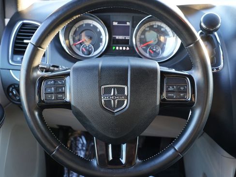 Used 2020 Dodge Grand Caravan SXT w/ Rear Park Assist Package image 22