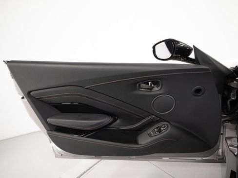 Used 2022 Aston Martin V8 Vantage Coupe image 34