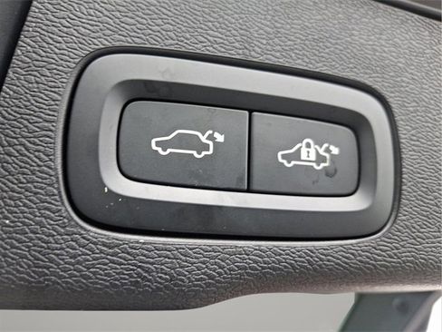 Certified 2025 Volvo XC60 B5 Plus image 27