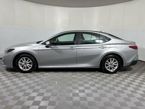 Used 2025 Toyota Camry LE FWD image 5