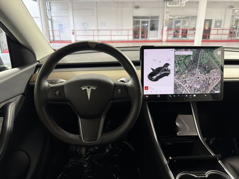 Used 2021 Tesla Model Y Long Range AWD/4WD image 16