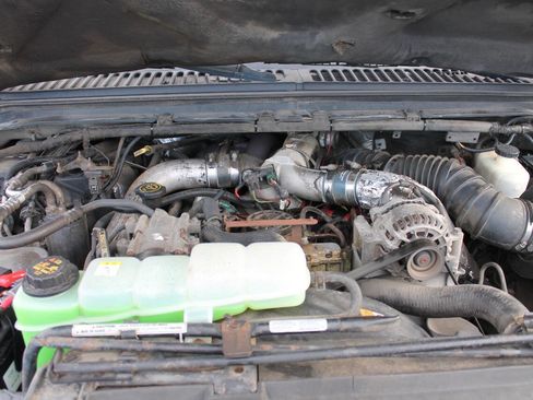 Used 2001 Ford Excursion XLT image 17