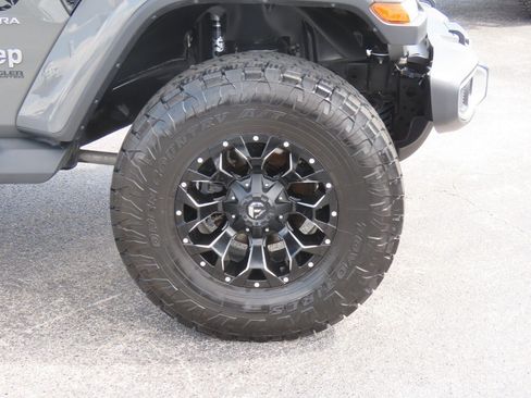 Used 2020 Jeep Wrangler Unlimited Sahara AWD/4WD image 9