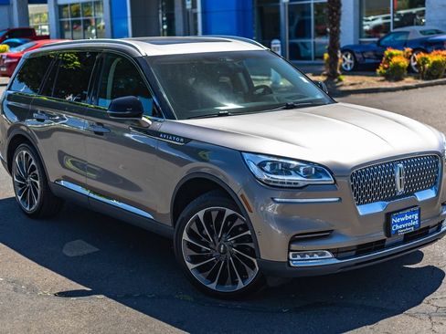 Used 2020 Lincoln Aviator Reserve w/ Equipment Group 202A AWD/4WD image 2