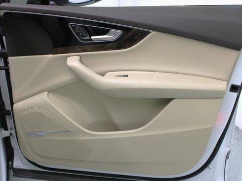 Used 2017 Audi Q7 3.0T Prestige w/ Prestige Package image 54