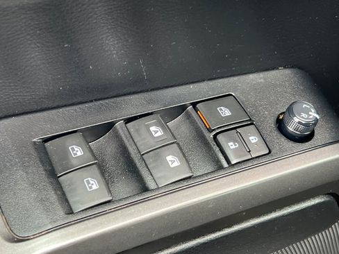 Certified 2022 Toyota Tacoma TRD Off-Road image 13