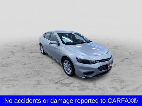 Used 2018 Chevrolet Malibu LT w/ Driver Confidence Package image 3