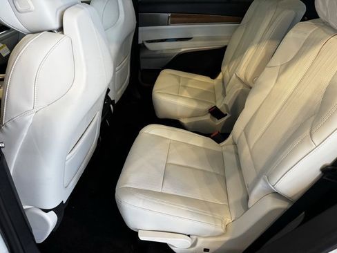 New 2026 Cadillac Vistiq Luxury image 7