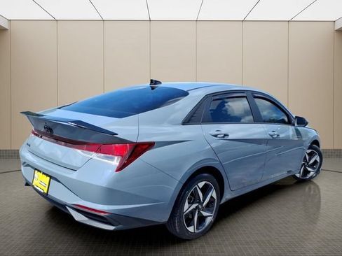 Used 2023 Hyundai Elantra SEL w/ Convenience Package FWD image 8