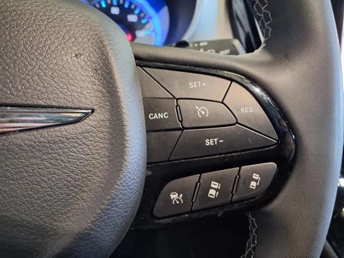 Used 2024 Chrysler Pacifica Limited w/ S Appearance Package FWD image 25