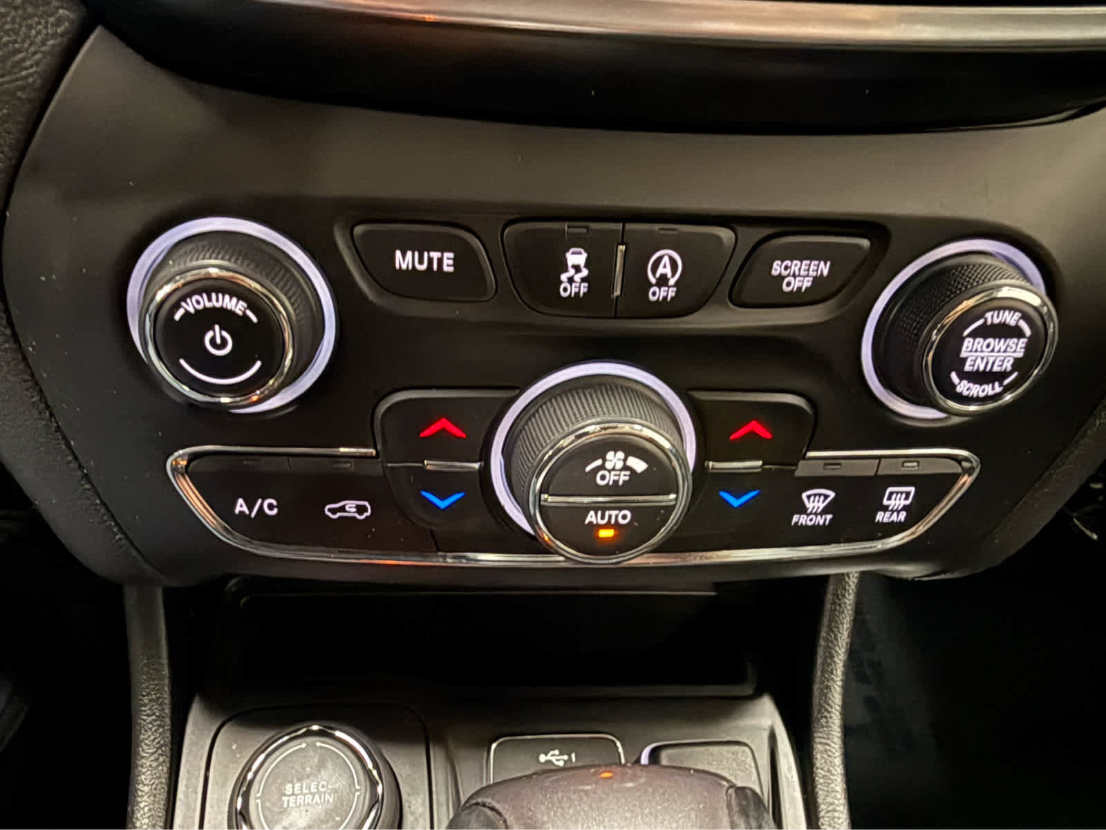 Used 2021 Jeep Cherokee Limited AWD/4WD image 17