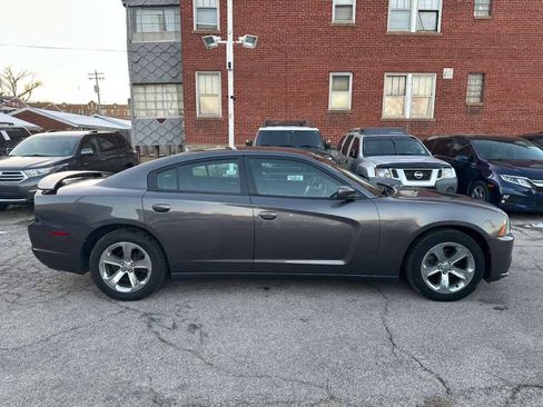 Used 2014 Dodge Charger SE w/ Sport Appearance Group image 4