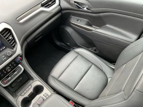 Used 2023 GMC Acadia SLT w/ Preferred Package image 18