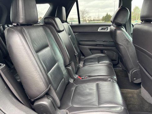 Used 2014 Ford Explorer XLT w/ Equipment Group 202A image 10