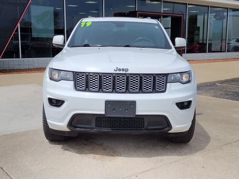 Used 2019 Jeep Grand Cherokee Altitude AWD/4WD image 14