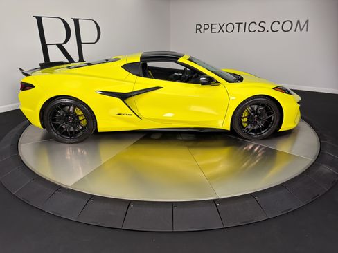 Used 2023 Chevrolet Corvette Z06 RWD image 18