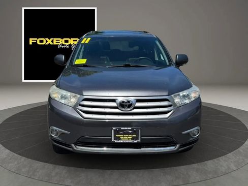 Used 2011 Toyota Highlander SE w/ Tow Pkg AWD/4WD image 2