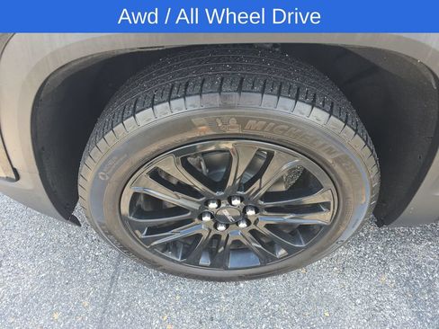 Used 2023 GMC Acadia SLT w/ Elevation Edition AWD/4WD image 11