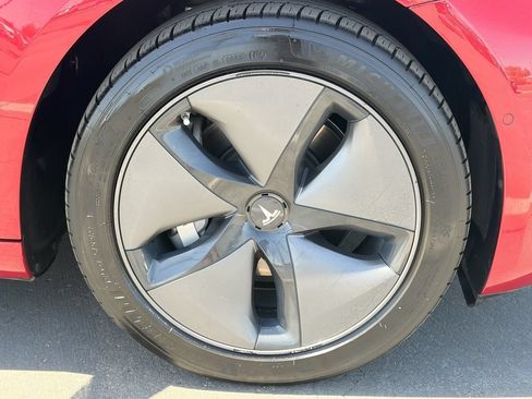 Used 2018 Tesla Model 3 Long Range RWD image 9